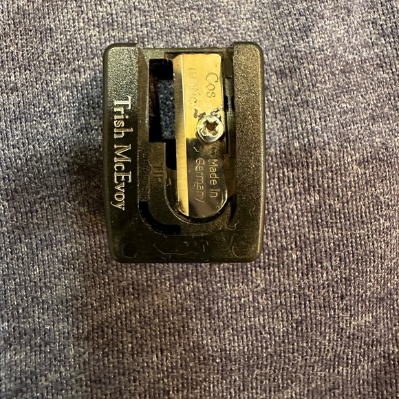 TRISH MCEVOY EYE AND LIP PENCIL SHARPENER - Picture 2 of 4